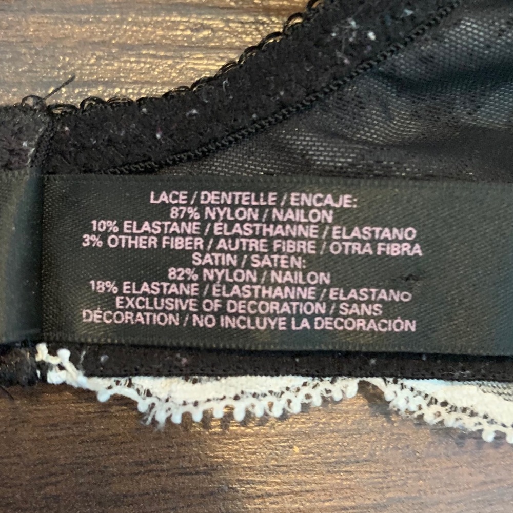 Victoria’s Secret Black & White Lace Dream Angels Push Up Bra - Picture 4 of 6
